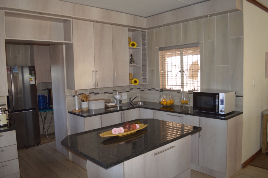 To Let 4 Bedroom Property for Rent in Doringkruin North West